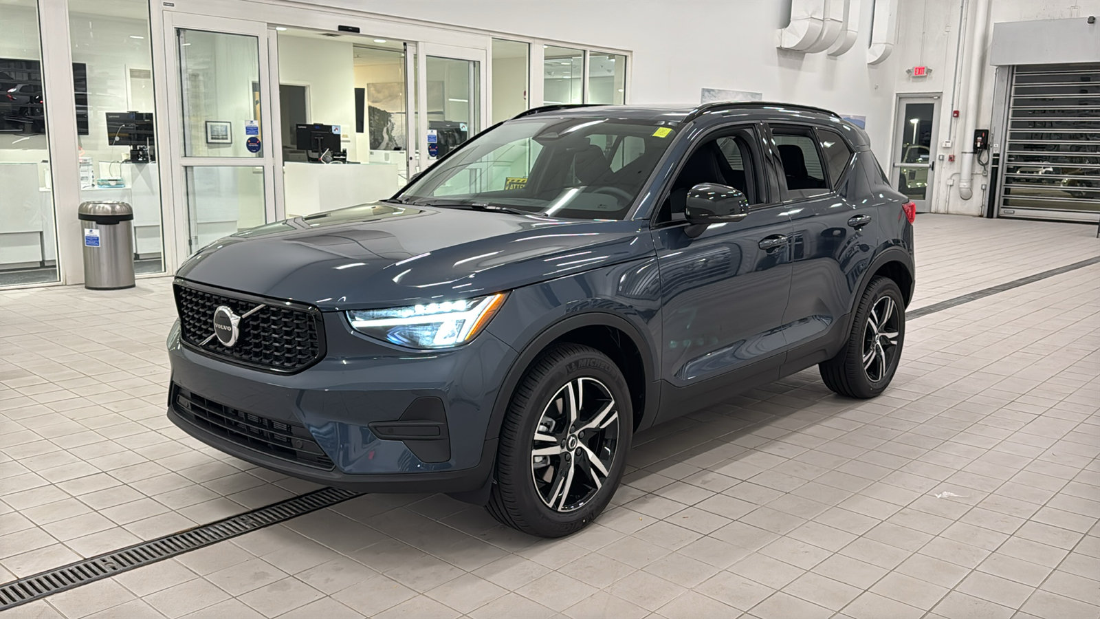 New 2026 Volvo XC40 B5 Core w/ Protection Package Premier AWD/4WD image 9