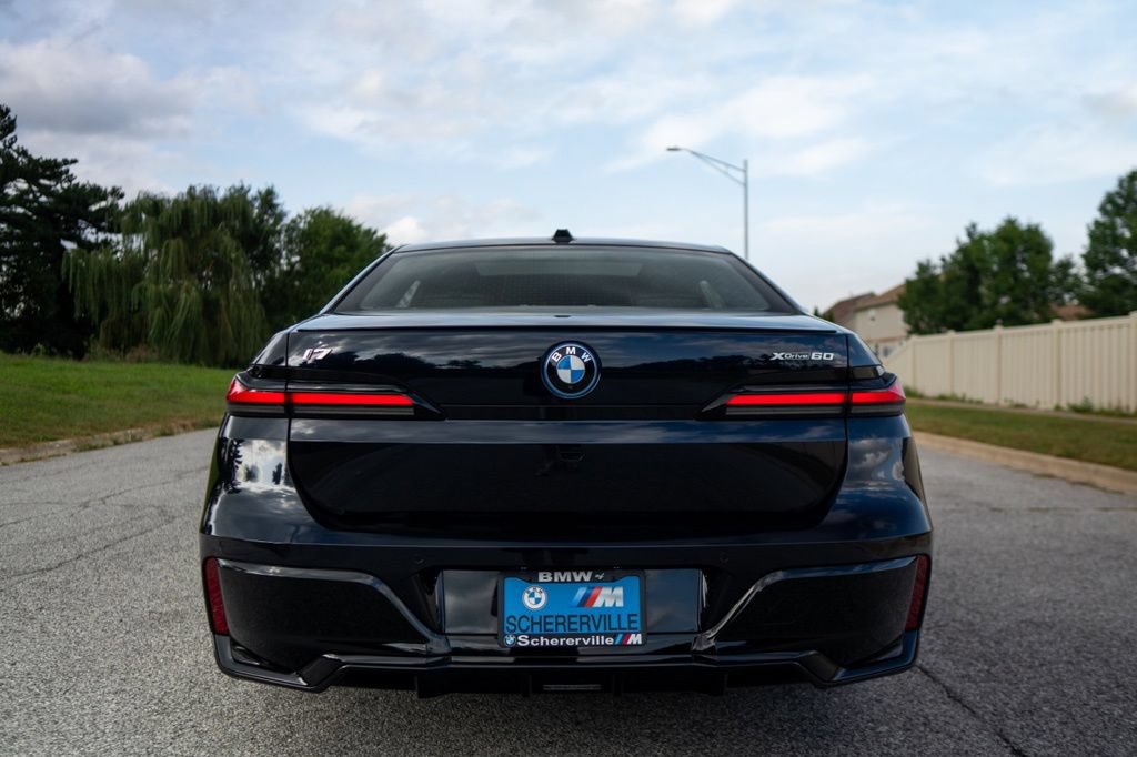 Certified 2024 BMW i7 xDrive60 w/ Executive Package AWD/4WD image 9