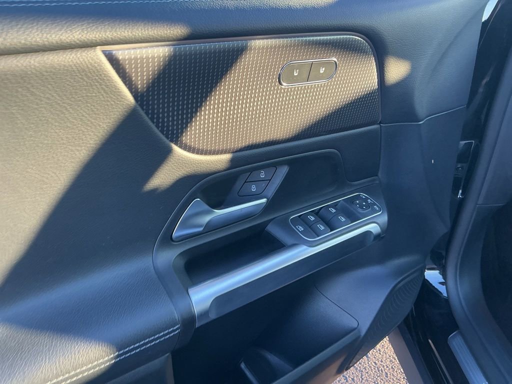 Used 2022 Mercedes-Benz GLB 250 image 10