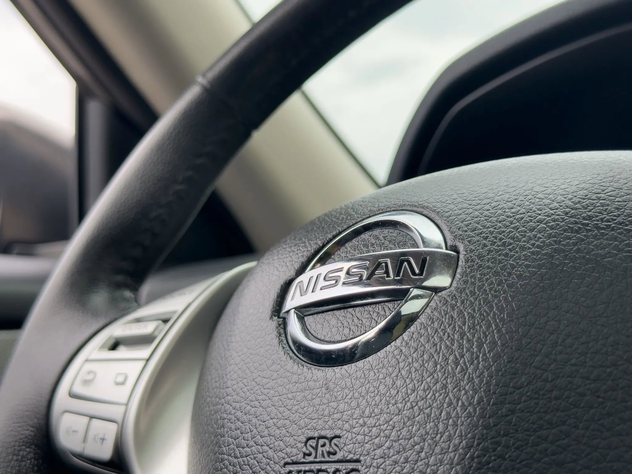 Used 2016 Nissan Rogue SV image 12