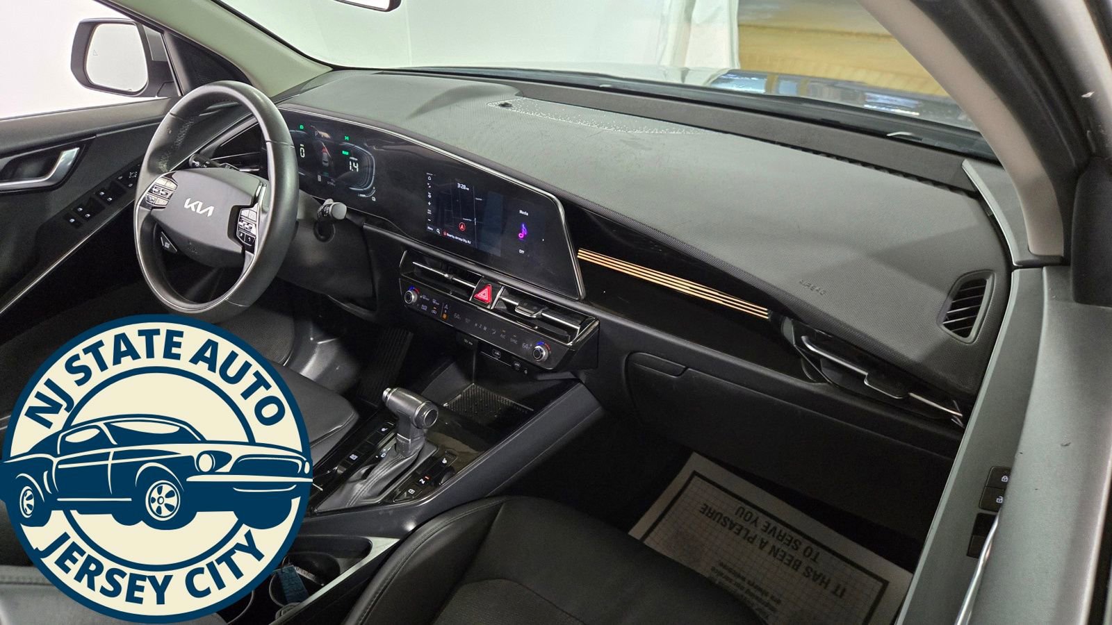 Used 2023 Kia Niro EX FWD image 31