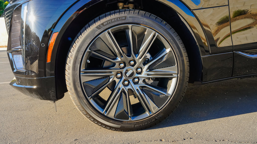 New 2027 Cadillac Lyriq Signature Sport w/ Nappa Leather Package AWD/4WD image 7