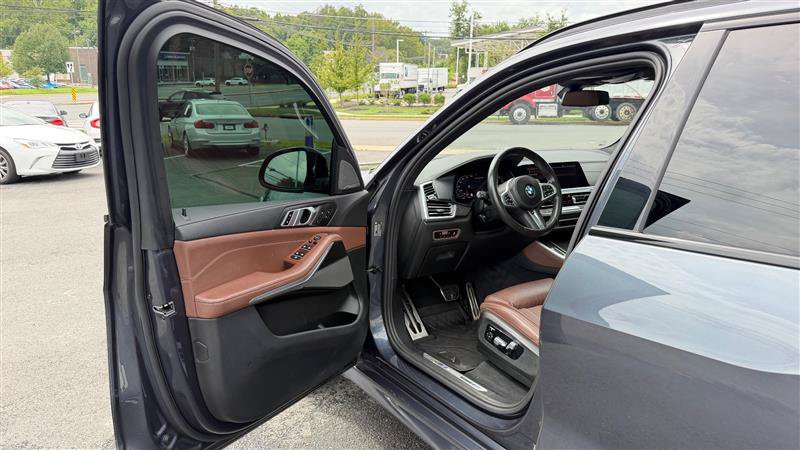 Used 2022 BMW X5 M50i AWD/4WD image 20