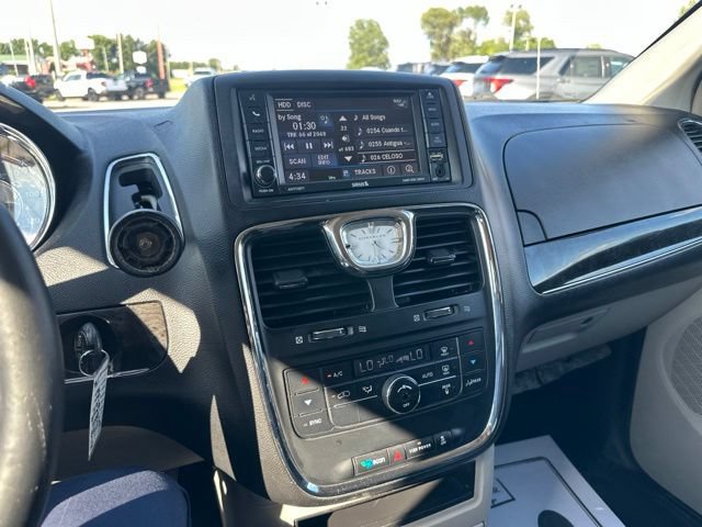Used 2015 Chrysler Town & Country Touring FWD image 34