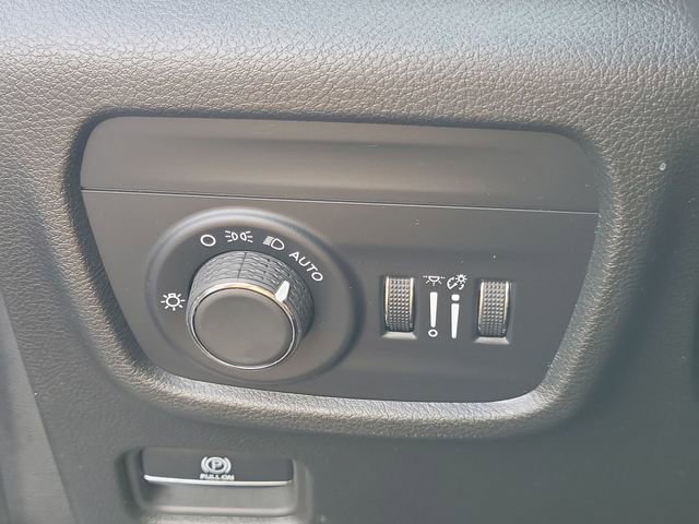 Used 2023 Jeep Grand Cherokee L Laredo AWD/4WD image 35