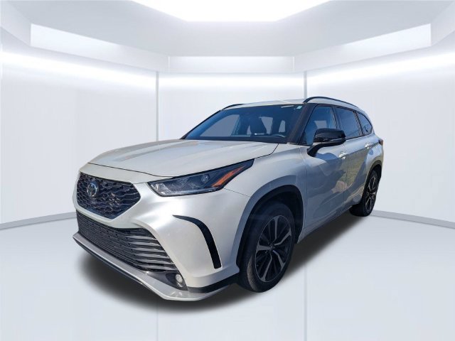 Certified 2022 Toyota Highlander XSE FWD image 3