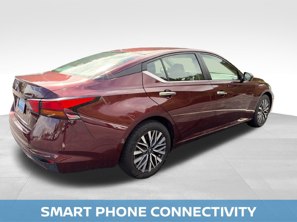 Used 2025 Nissan Altima 2.5 SV FWD image 8