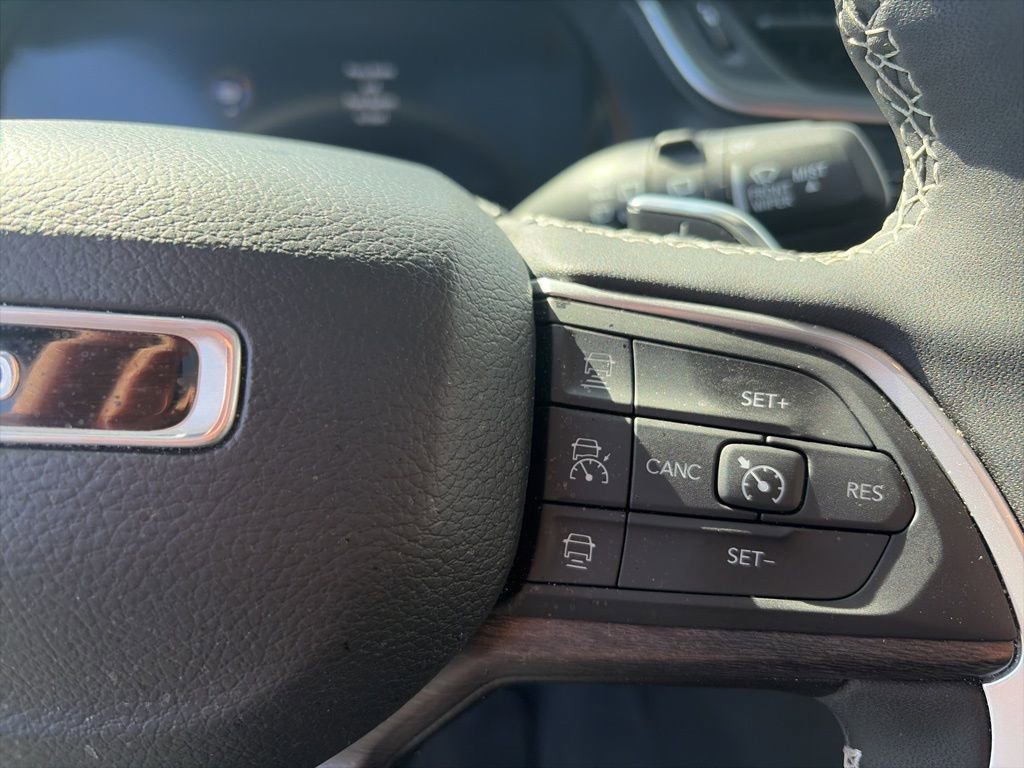 Used 2024 Jeep Grand Cherokee Limited w/ Black Appearance Package image 32