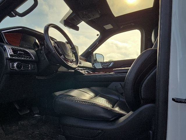 Used 2021 Lincoln Navigator Reserve AWD/4WD image 10