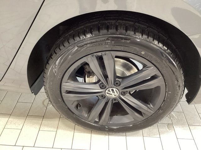 Certified 2023 Volkswagen Jetta SE w/ Panoramic Sunroof Package FWD image 22