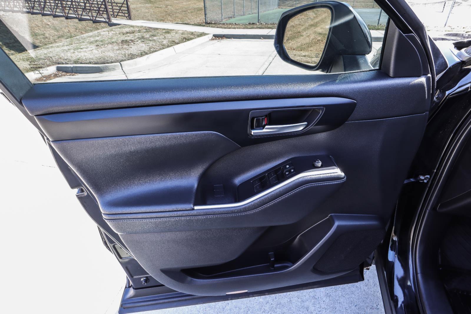 Used 2021 Toyota Highlander XLE image 39