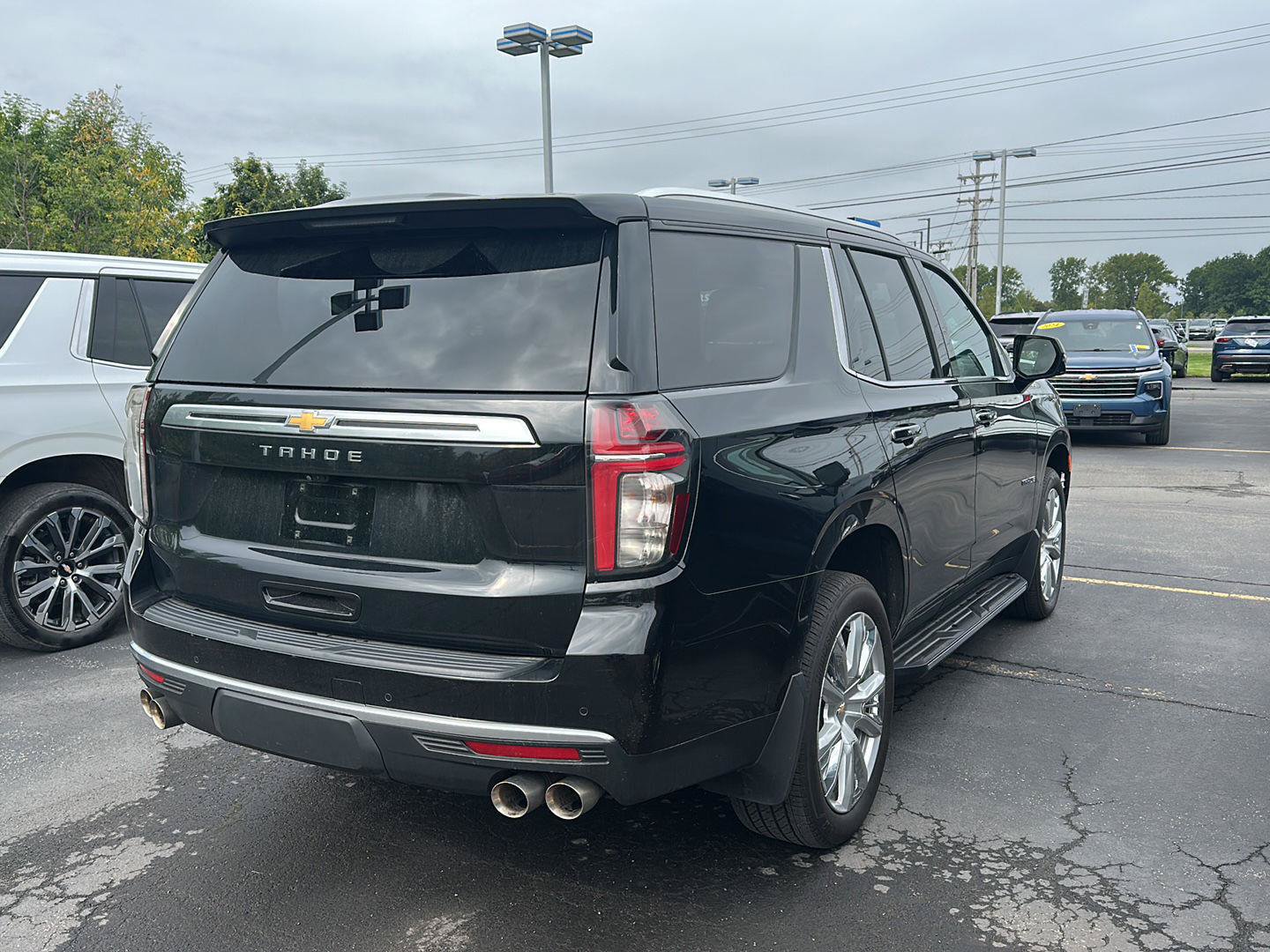 Used 2024 Chevrolet Tahoe High Country AWD/4WD image 2