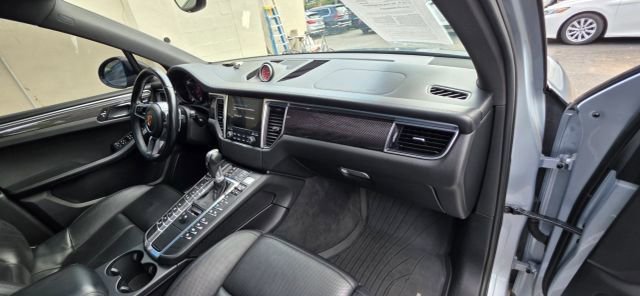 Used 2018 Porsche Macan GTS w/ Premium Package Plus AWD/4WD image 29