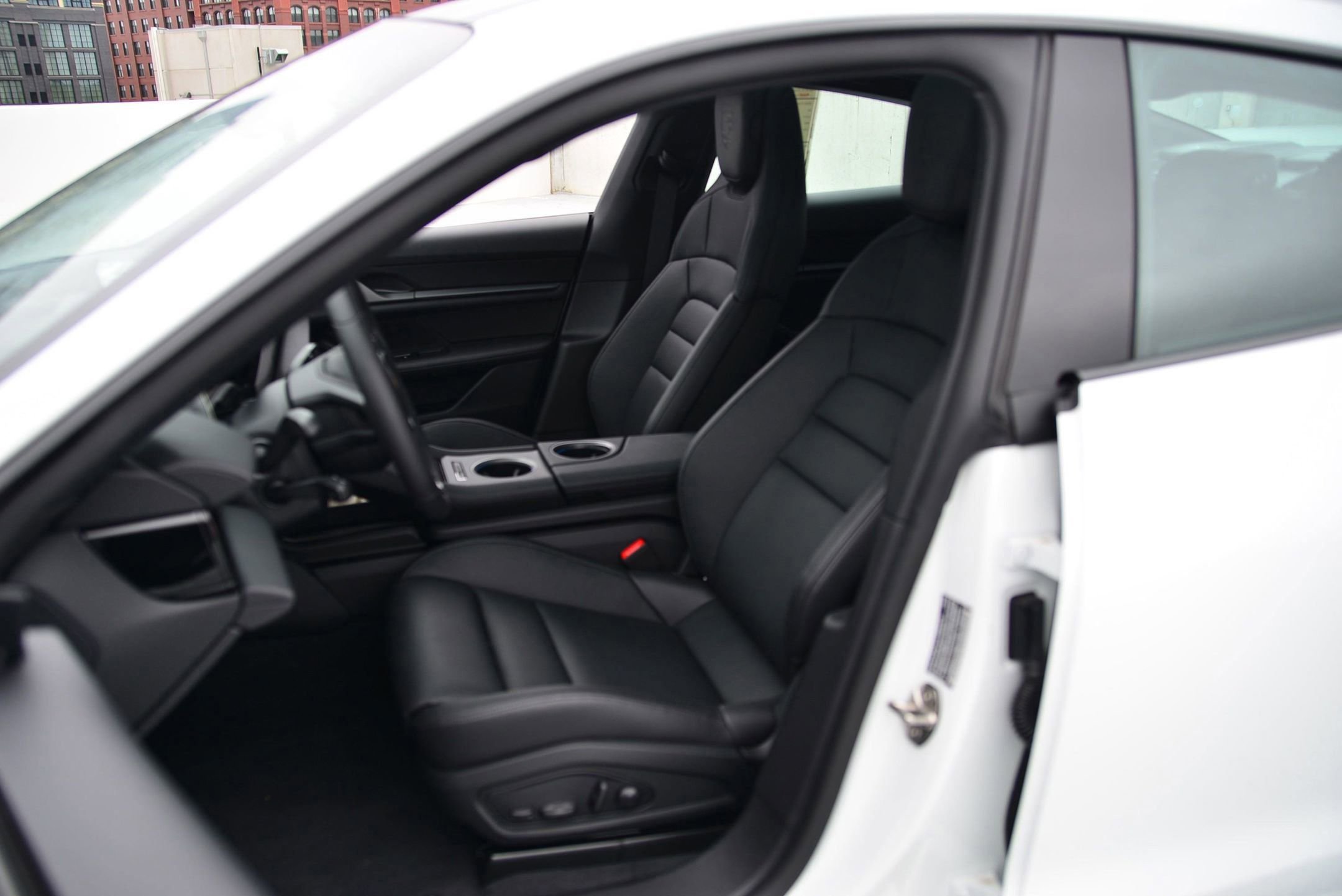 Used 2025 Porsche Taycan image 5