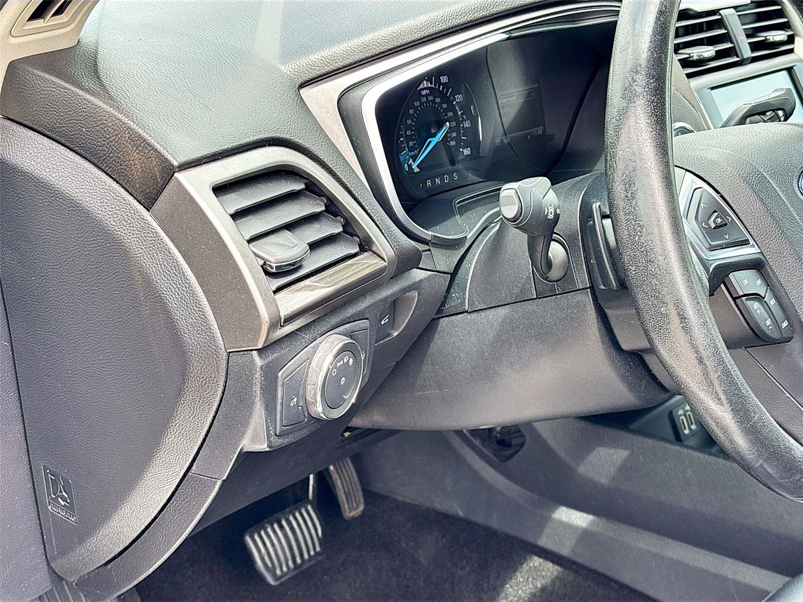 Used 2019 Ford Fusion SEL FWD image 10