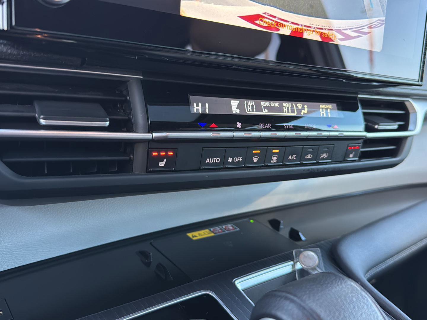 Used 2025 Toyota Sienna XLE w/ XLE Plus Package FWD image 21