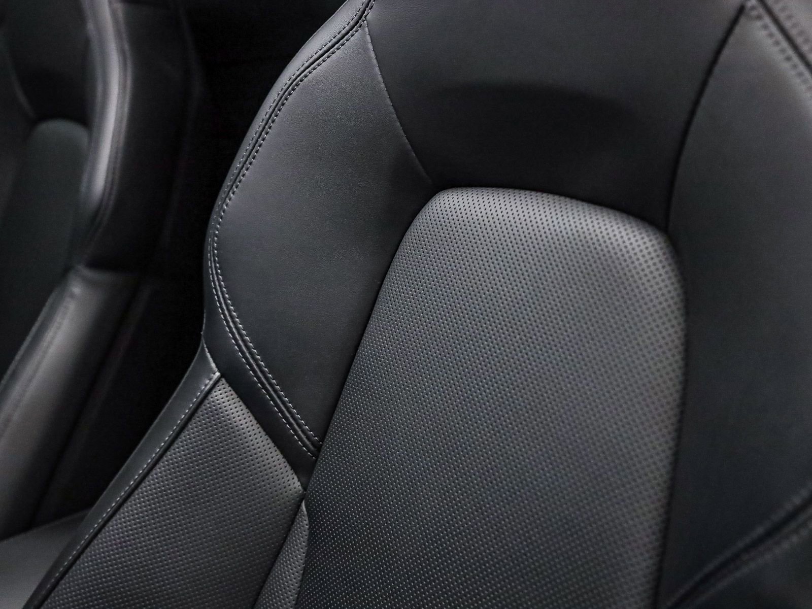 Used 2025 Porsche 911 Carrera image 19