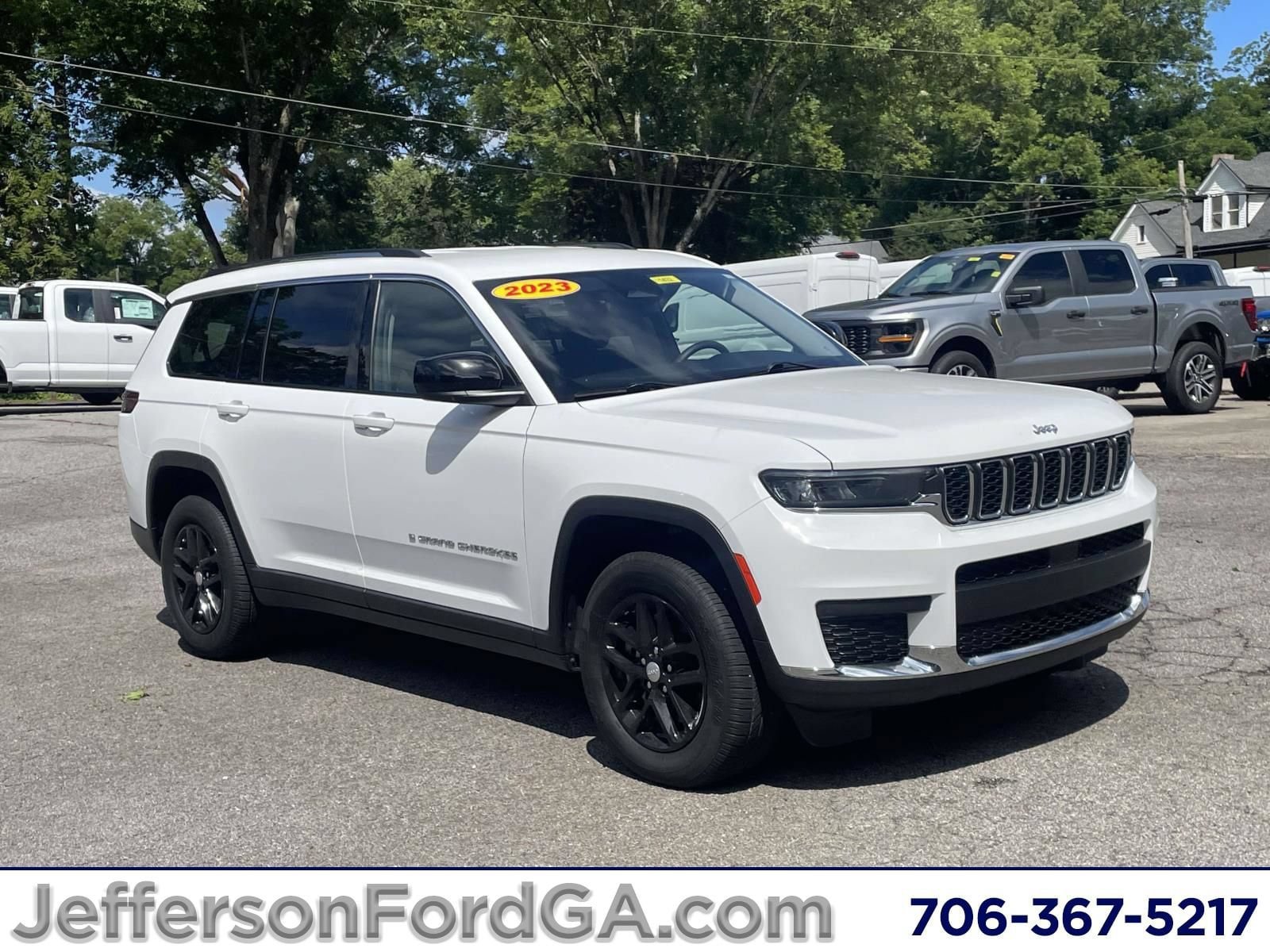 Used 2023 Jeep Grand Cherokee L Laredo AWD/4WD image 1