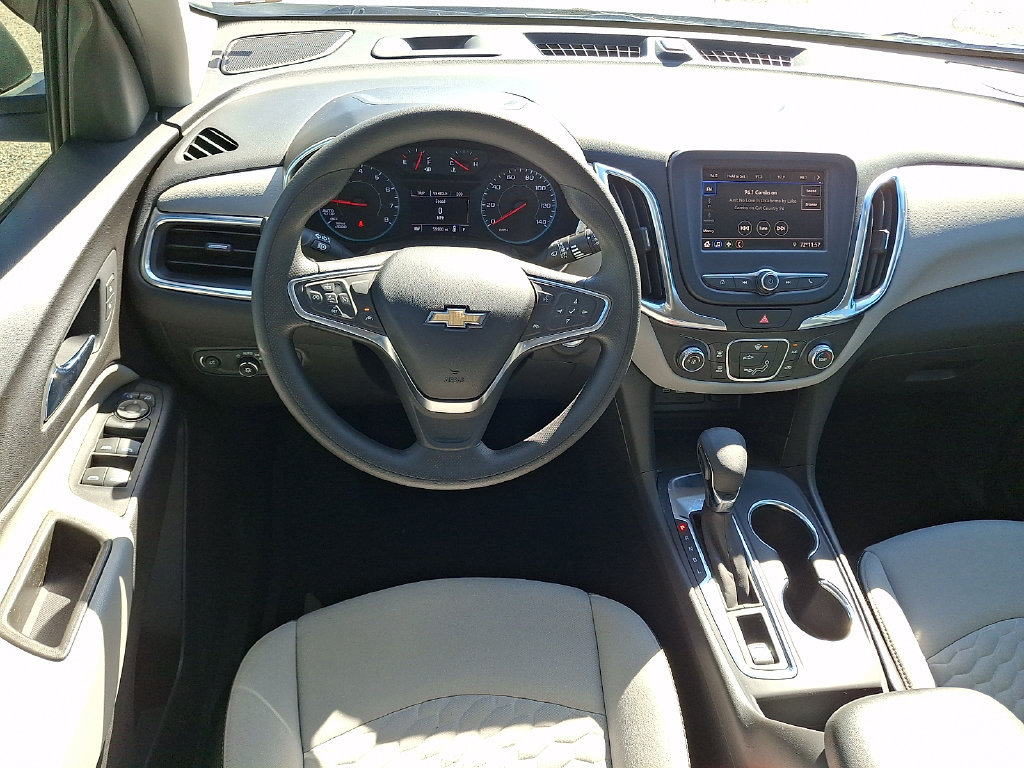 Used 2021 Chevrolet Equinox LS w/ LS Convenience Package FWD image 2