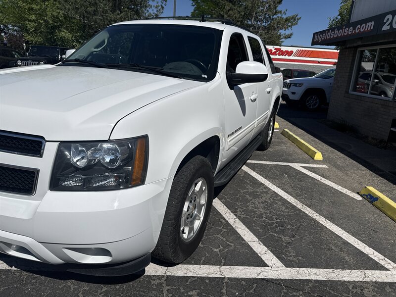 Used 2012 Chevrolet Avalanche LS w/ Convenience Package AWD/4WD image 13