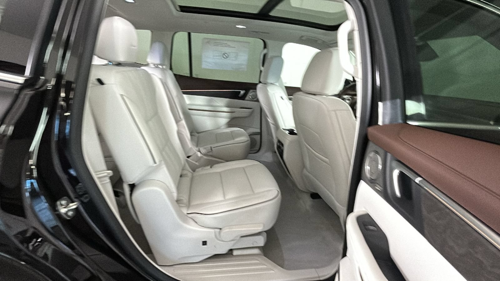 New 2026 Buick Enclave Avenir w/ Super Cruise Package AWD/4WD image 32