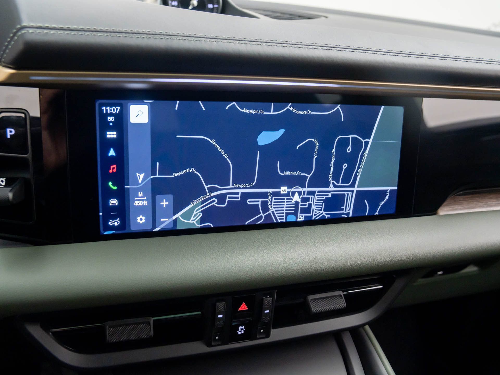 Certified 2024 Porsche Macan 4 Electric image 29