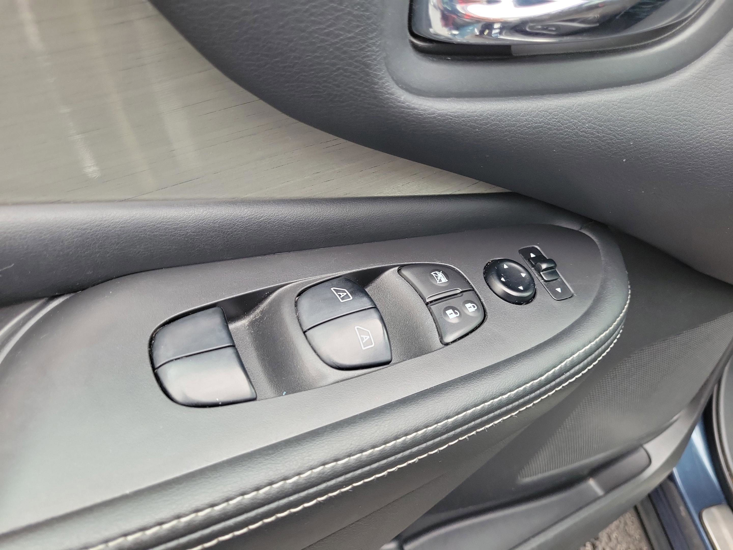 Used 2015 Nissan Murano SV image 22