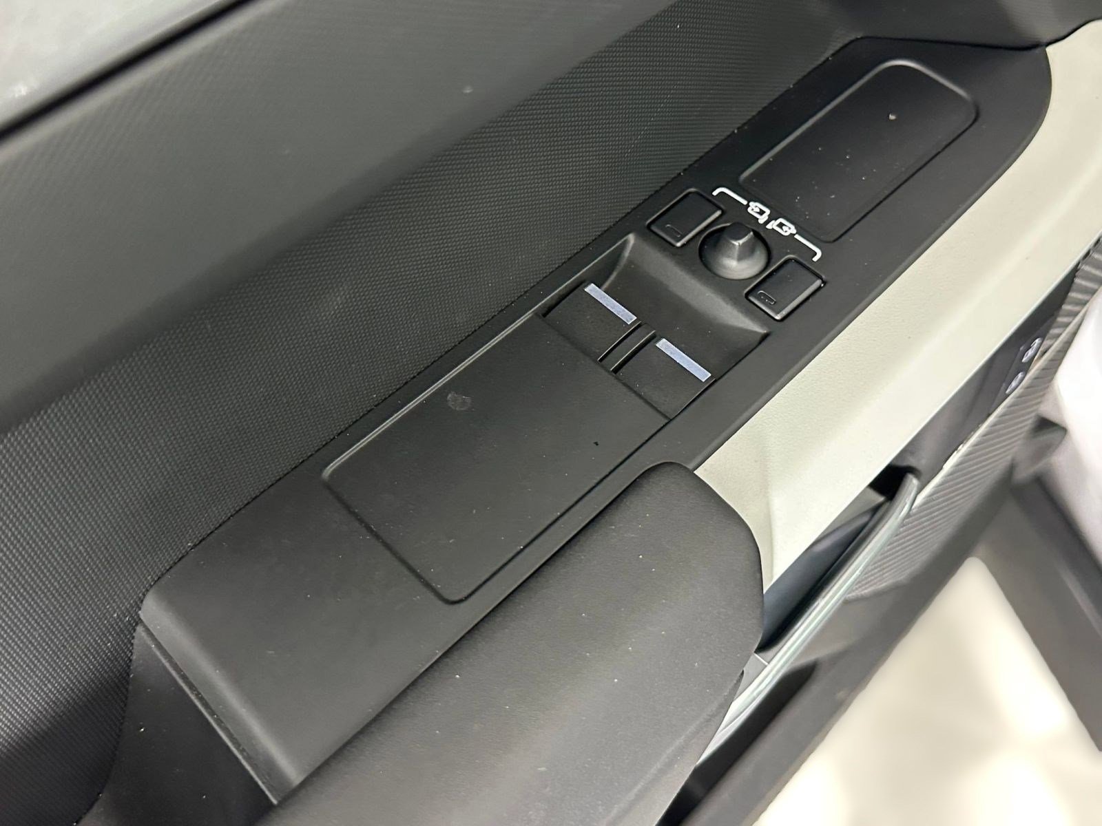 Certified 2024 Land Rover Defender 90 S image 20