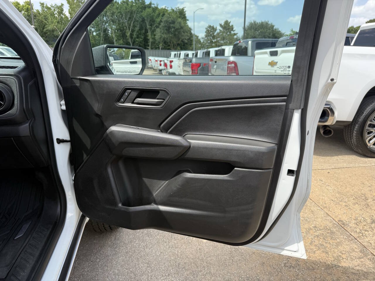 Used 2024 Chevrolet Colorado Trail Boss AWD/4WD image 11