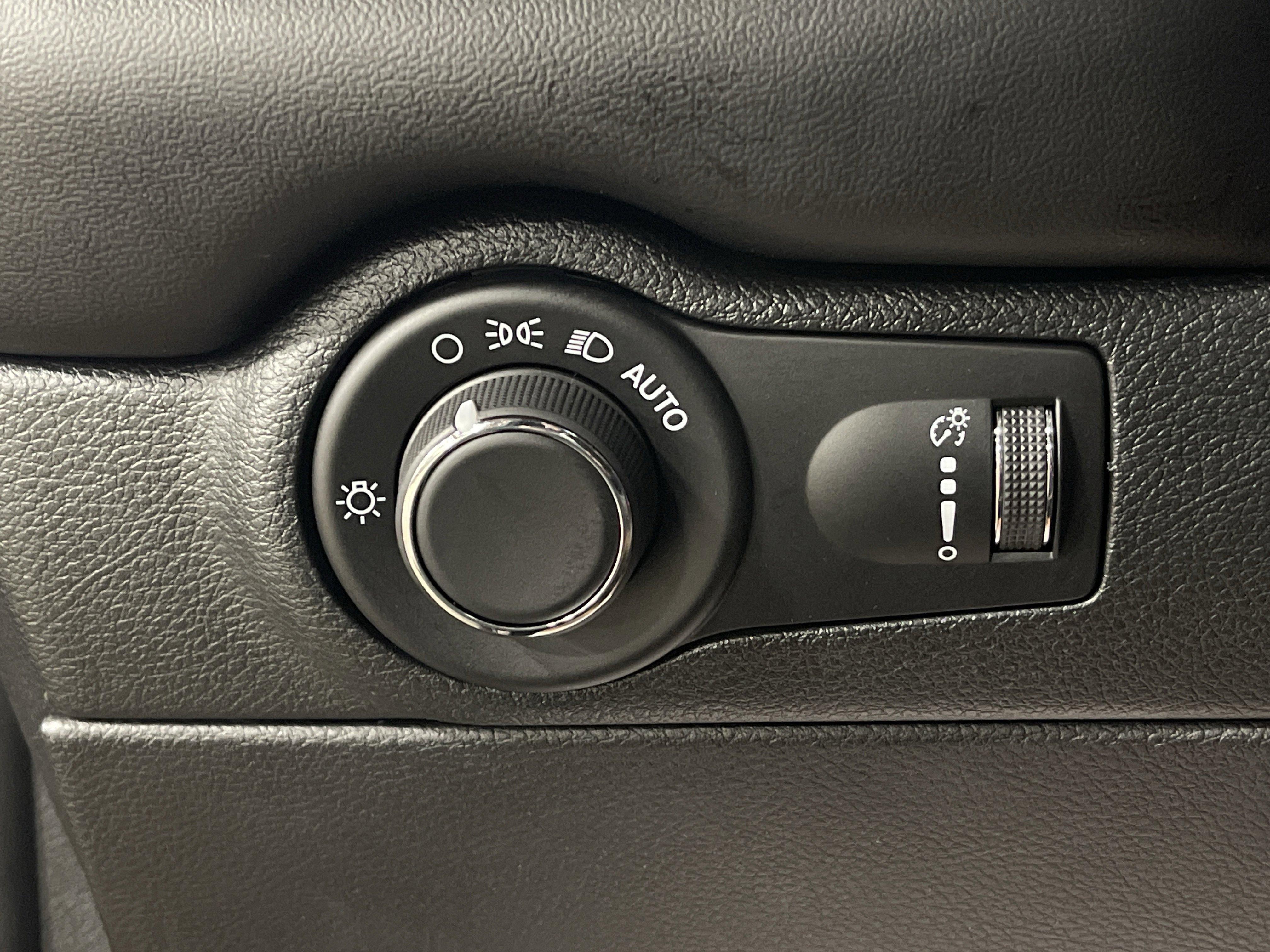 Used 2025 Dodge Durango GT image 22