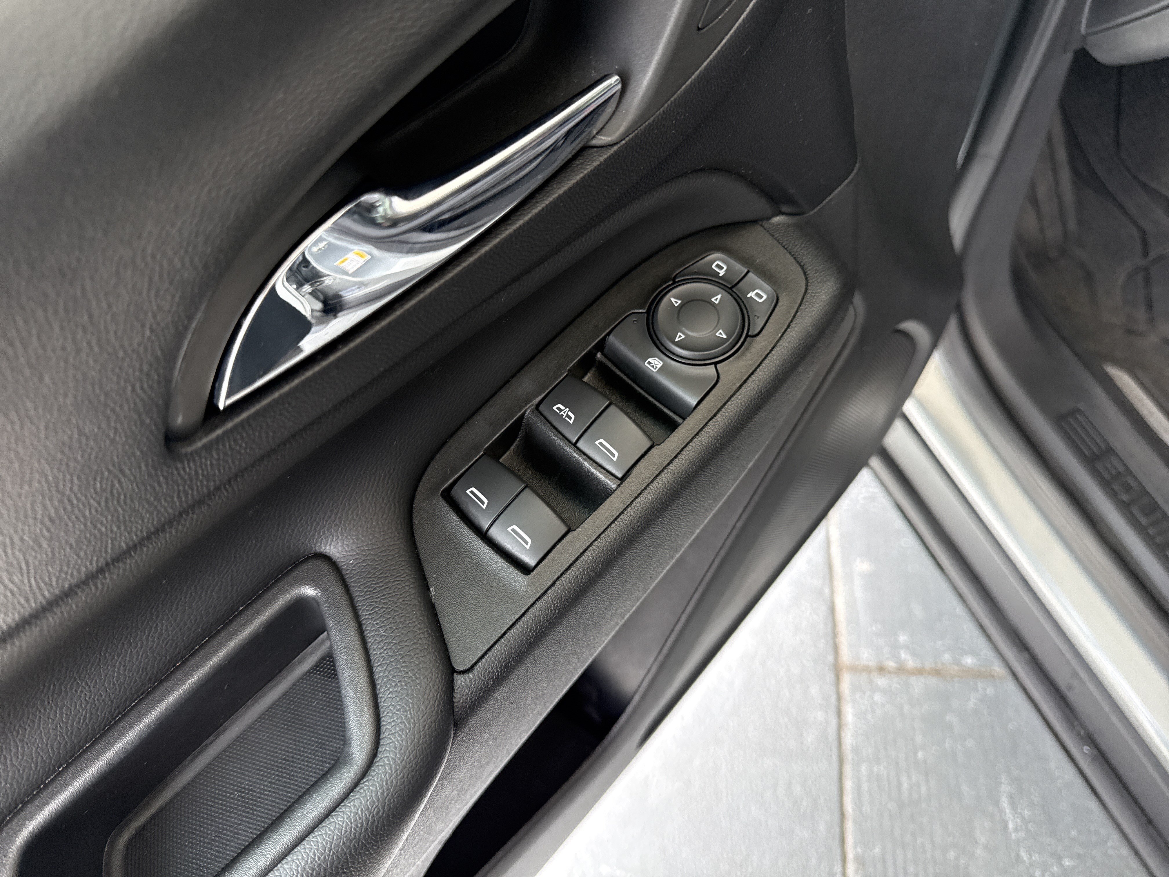 Used 2023 Chevrolet Equinox LT FWD image 14