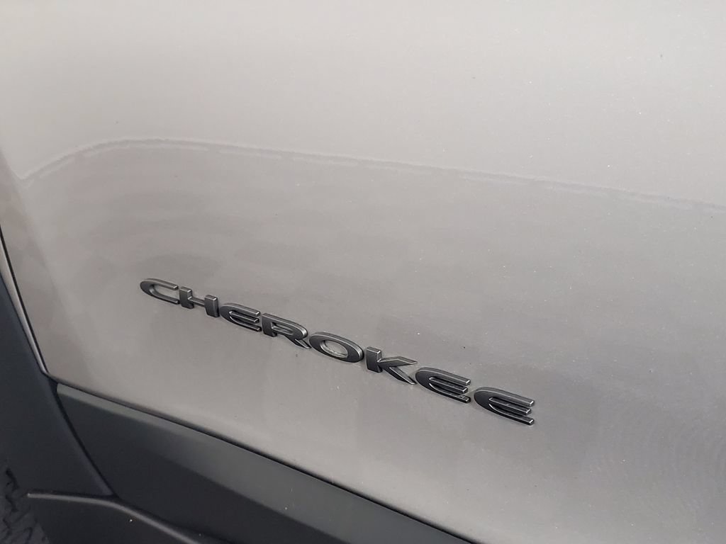 Used 2020 Jeep Cherokee Trailhawk w/ Cold Weather Group AWD/4WD image 30