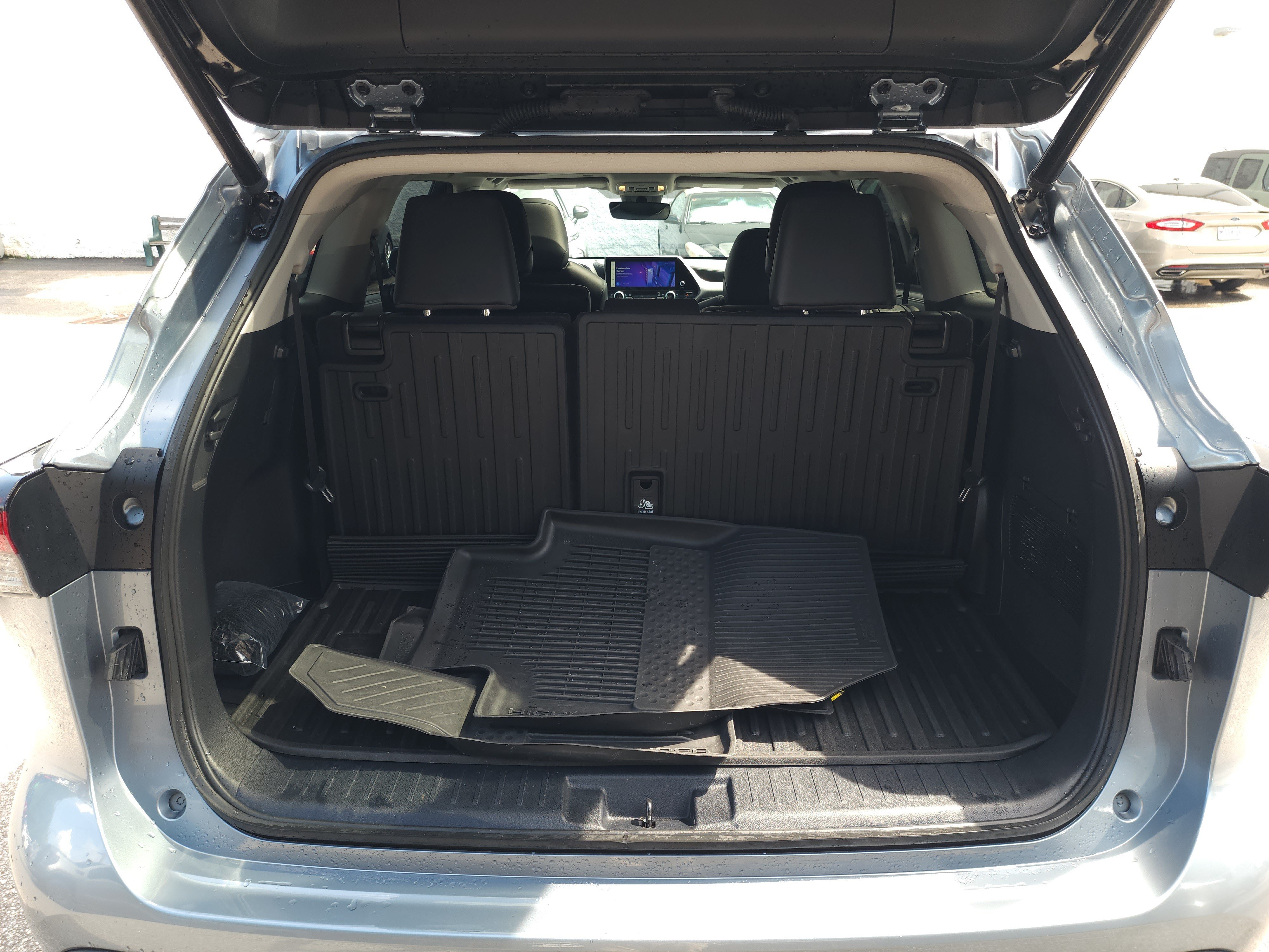Used 2023 Toyota Highlander XLE FWD image 6