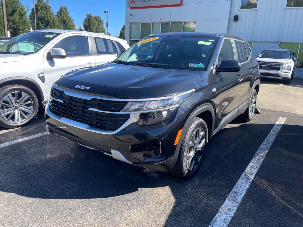 Used 2025 Kia Seltos LX AWD/4WD image 3