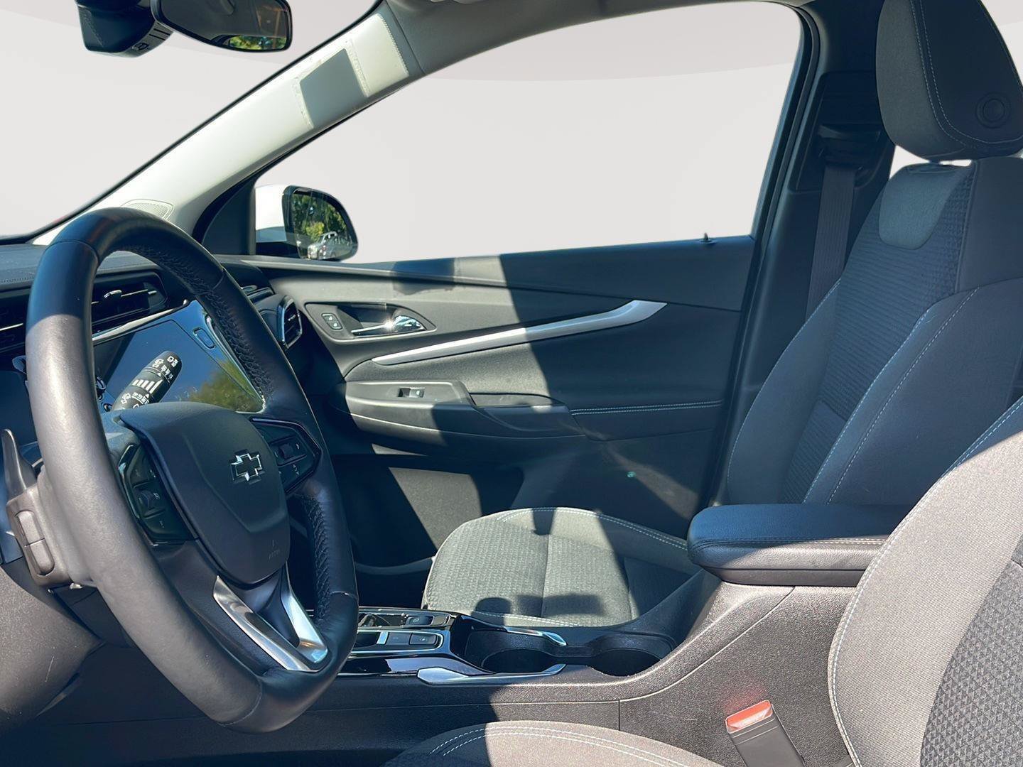 Used 2023 Chevrolet Bolt EUV LT w/ Comfort Package FWD image 18