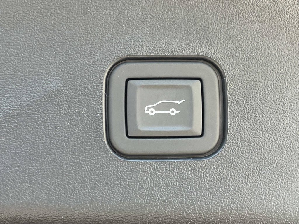 Certified 2026 Cadillac Vistiq Sport w/ LPO, Floor Liner Package AWD/4WD image 13