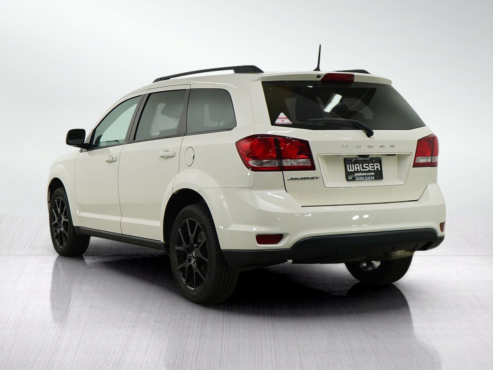 Used 2019 Dodge Journey SE w/ Blacktop Package FWD image 3