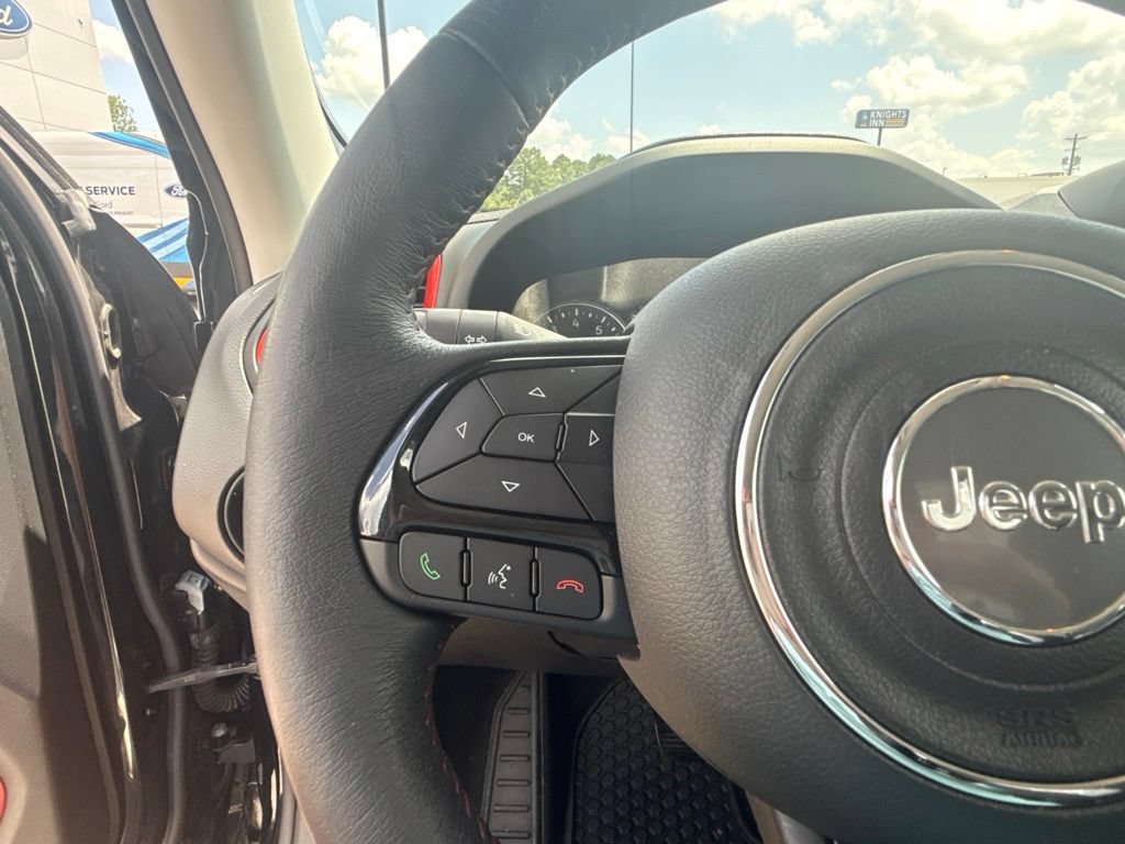 Used 2022 Jeep Renegade Trailhawk w/ Trailer Tow Group AWD/4WD image 17
