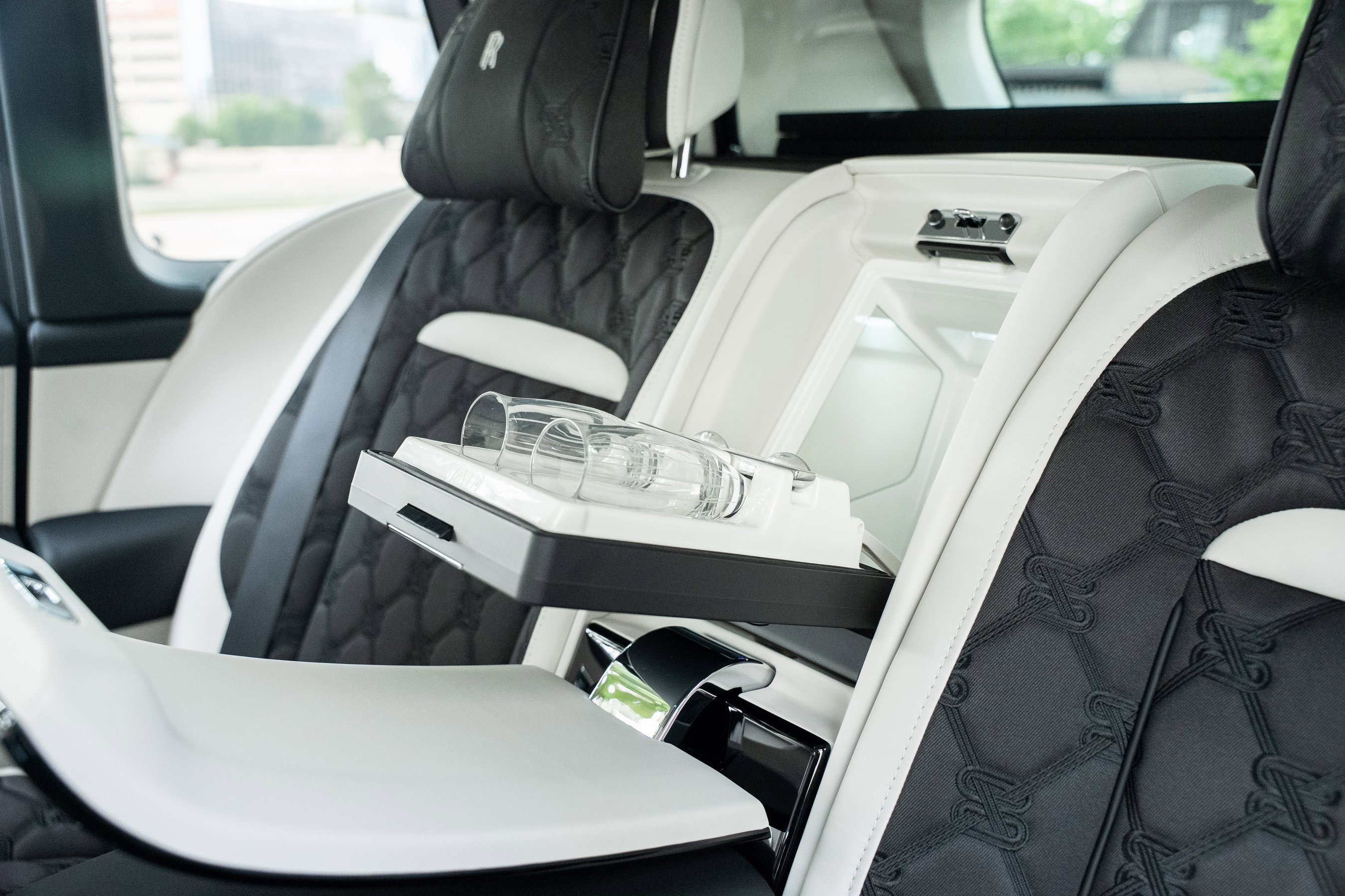 Used 2025 Rolls-Royce Cullinan Black Badge image 45