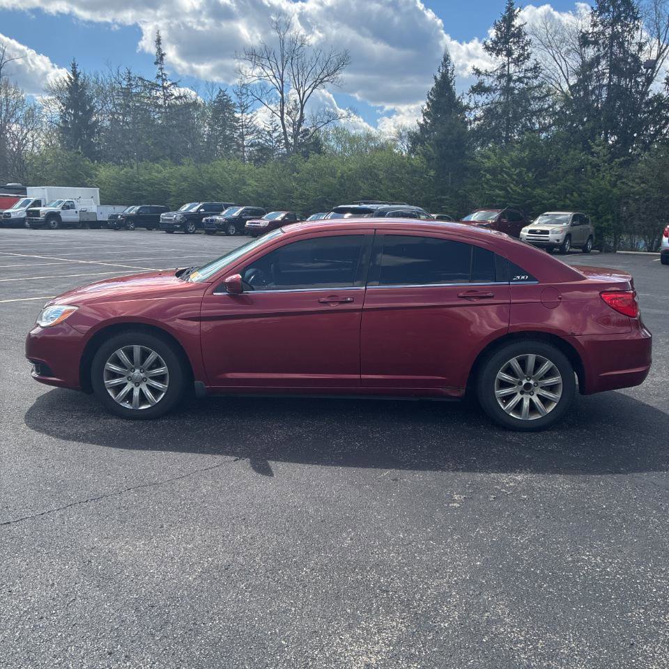 Used 2013 Chrysler 200 Touring FWD image 4