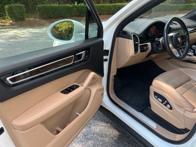Used 2020 Porsche Cayenne AWD/4WD image 4