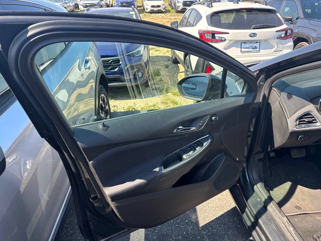 Used 2018 Chevrolet Cruze LT w/ Convenience Package FWD image 7