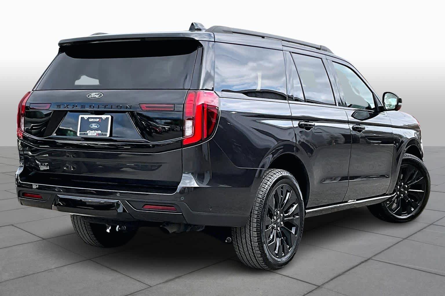 Certified 2025 Ford Expedition Platinum w/ Stealth Appearance Package image 13