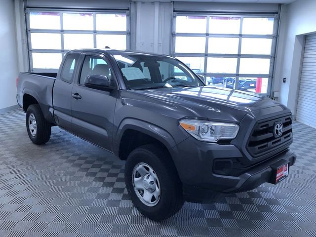 Used 2017 Toyota Tacoma SR image 9
