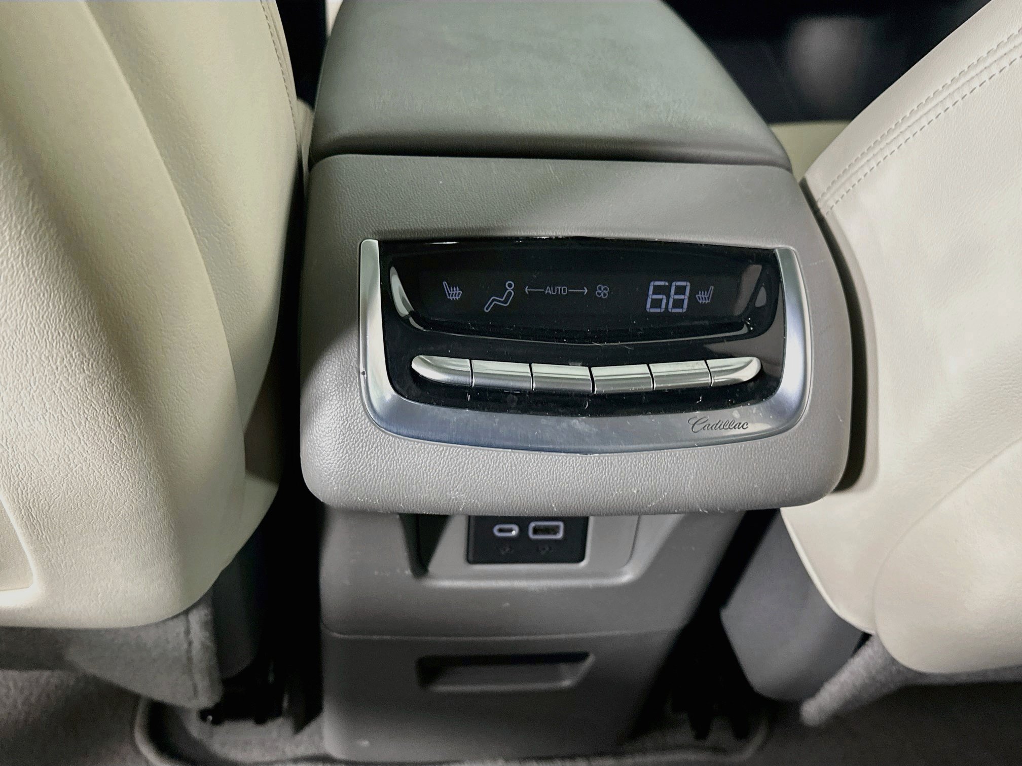 Used 2023 Cadillac XT6 Premium Luxury w/ Technology Package FWD image 27