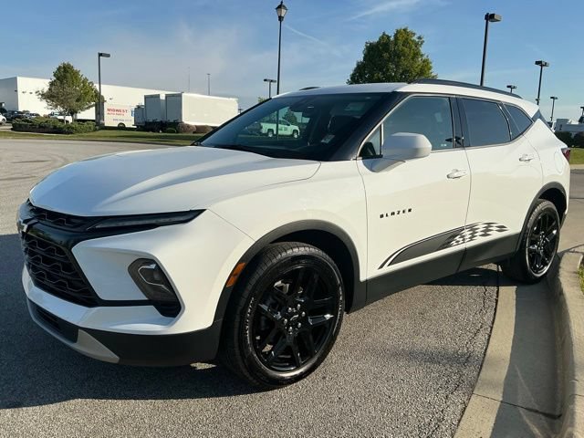 Used 2024 Chevrolet Blazer LT w/ Convenience Package FWD image 3