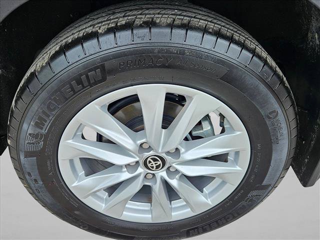 Used 2024 Toyota Corolla Cross LE w/ Moonroof Package FWD image 22
