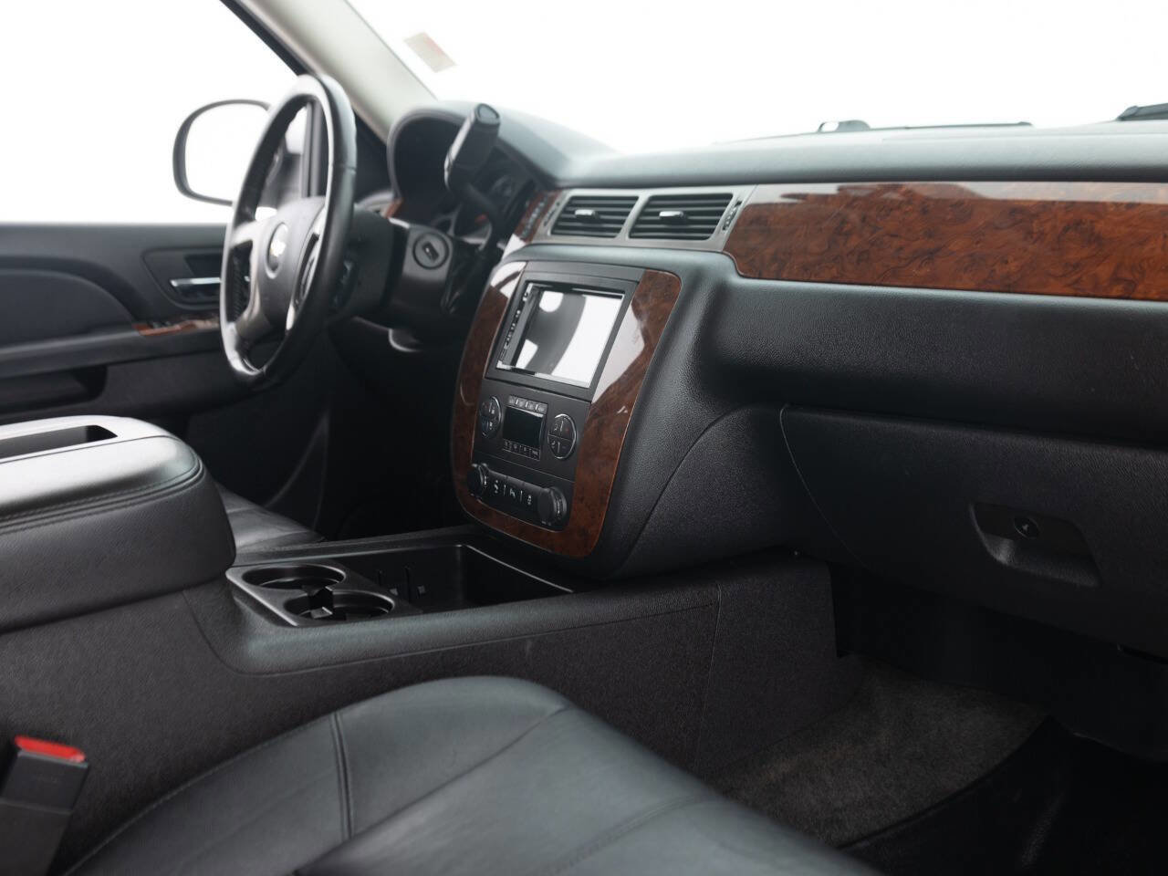 Used 2013 Chevrolet Suburban LT w/ Luxury Package AWD/4WD image 34