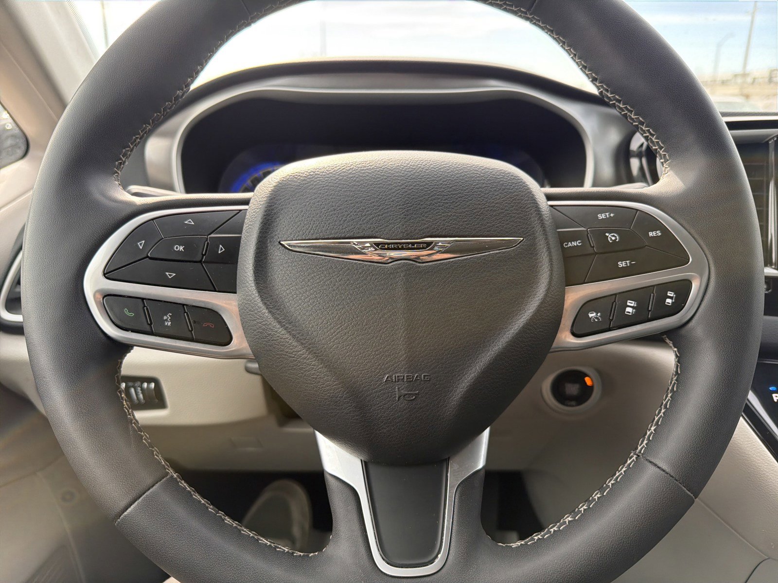 Used 2024 Chrysler Pacifica Touring-L image 25