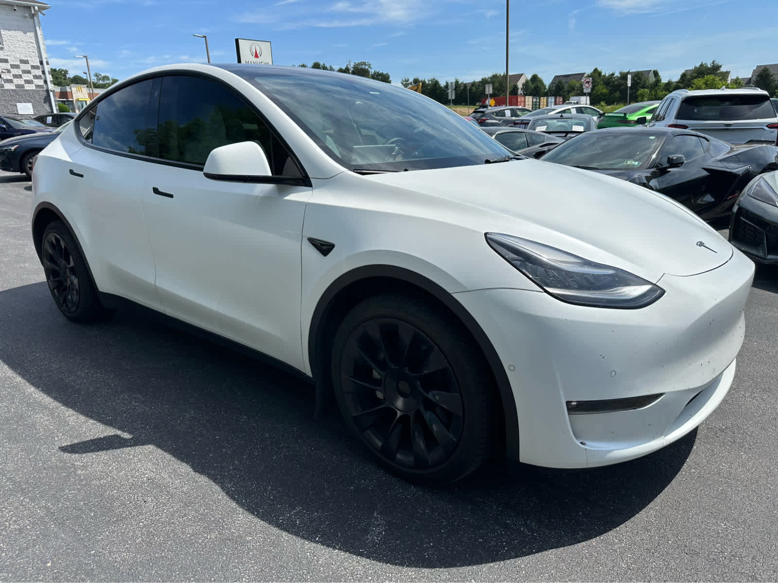 Used 2022 Tesla Model Y Long Range AWD/4WD image 1